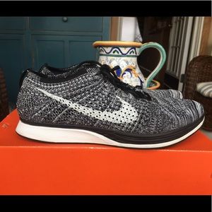 EUC Nike Flynit Racer Size 10
